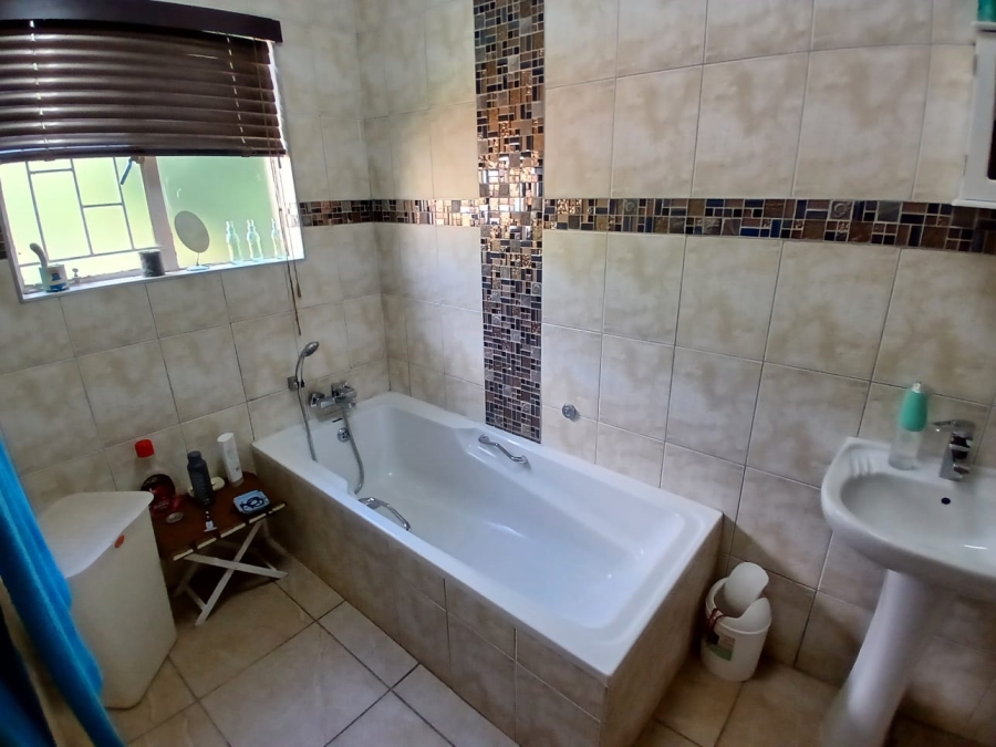 5 Bedroom Property for Sale in Kuruman Northern Cape